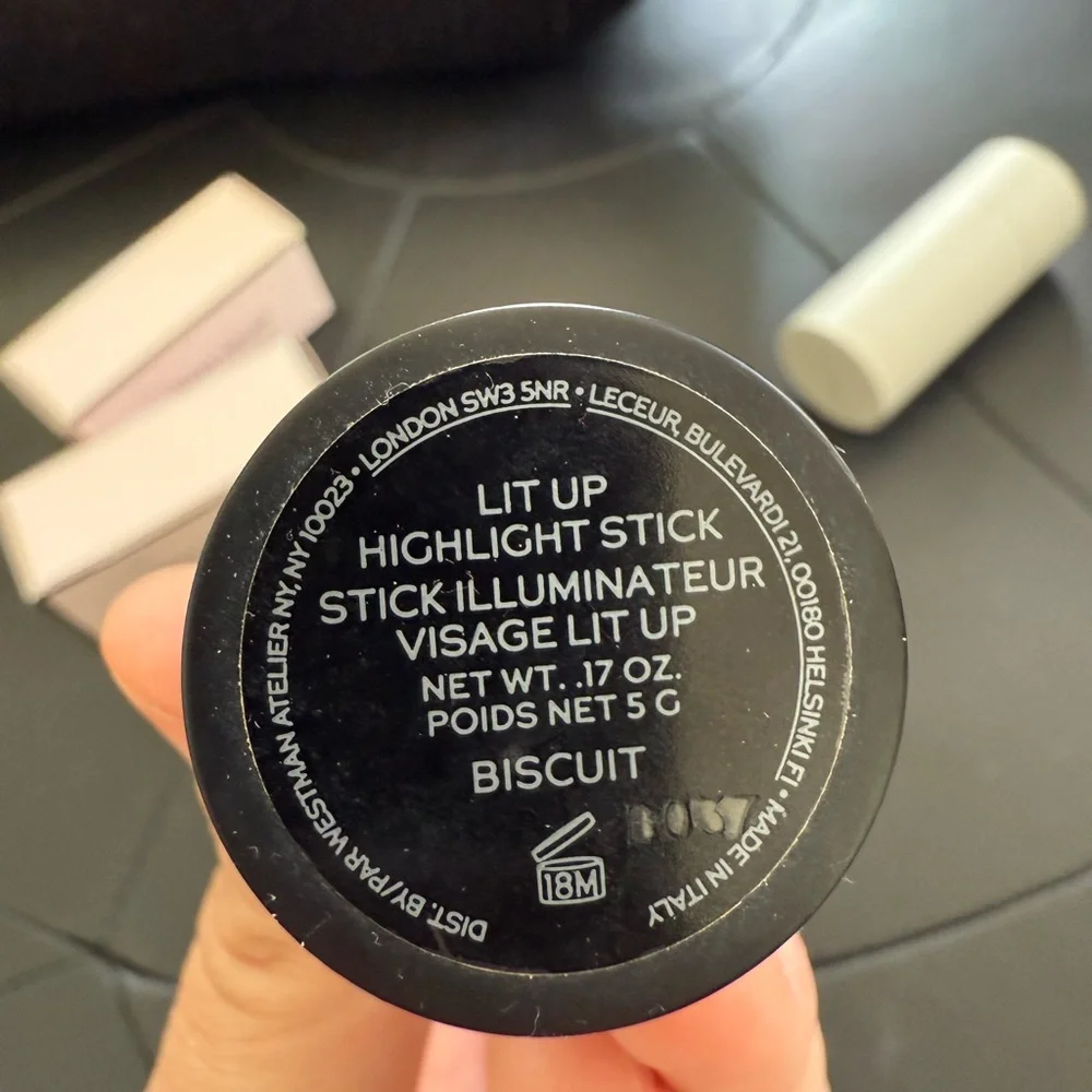 NWOB Westman Atelier lit up stick highlighter in biscuit - Picture 2 of 2